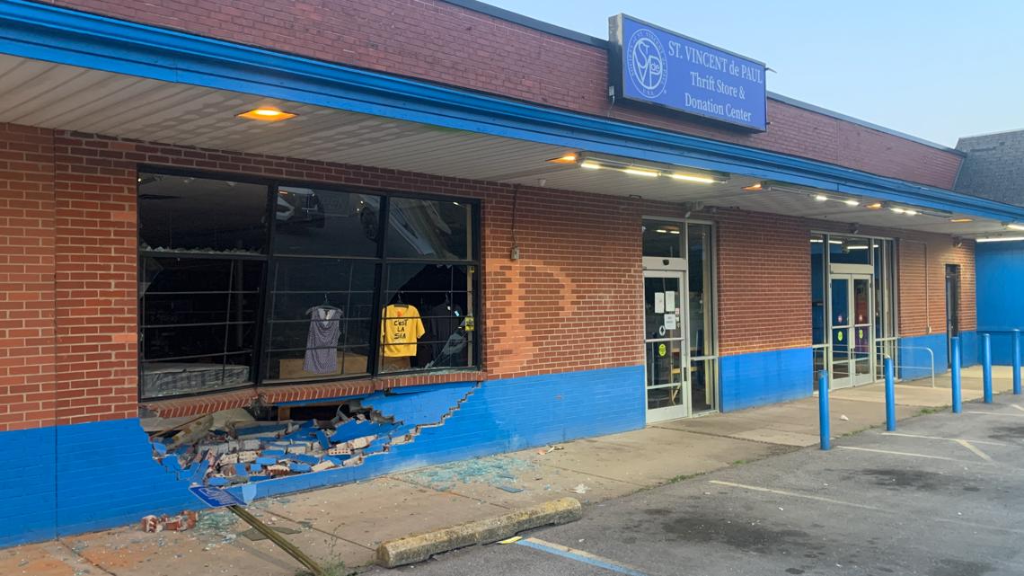 Driver crashes into wall of west Toledo thrift store 