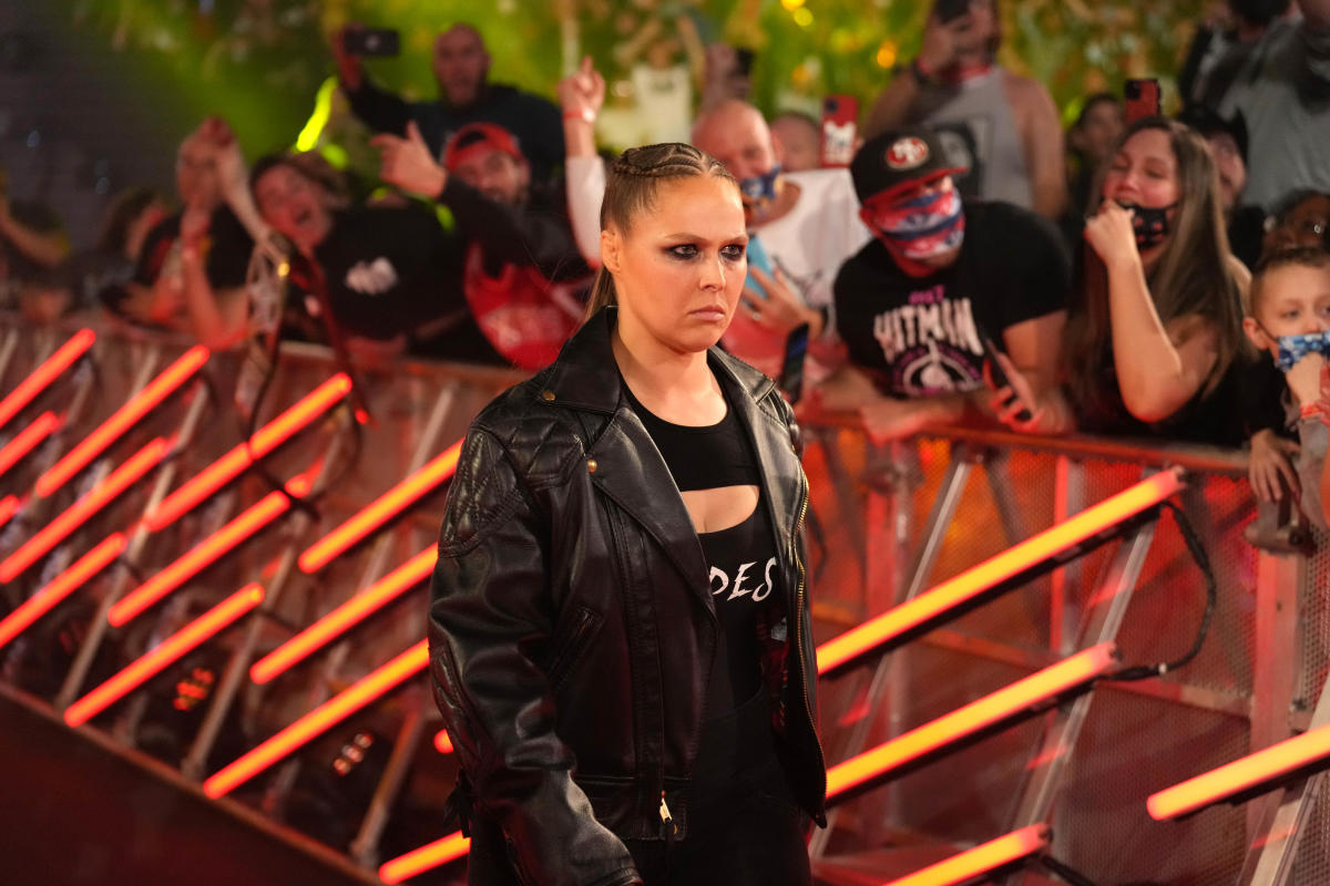  Ronda Rousey makes WWE return, wins women's Royal Rumble match 