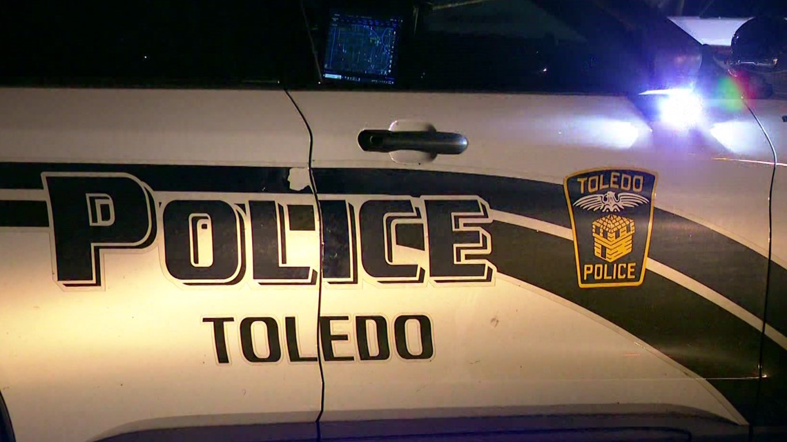   
																TPD investigating two seperate weekend shootings into homes in west Toledo, Point Place 
															 