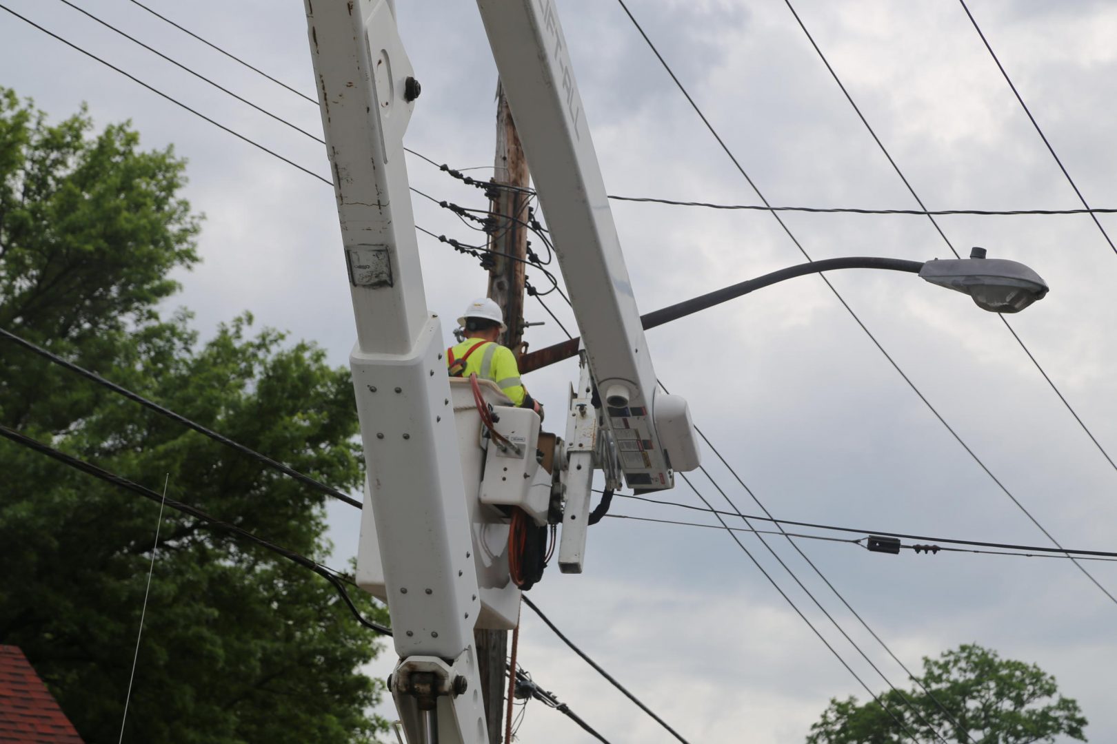  Consumer advocates in Pennsylvania caution against switching electric suppliers as utilities raise rates 