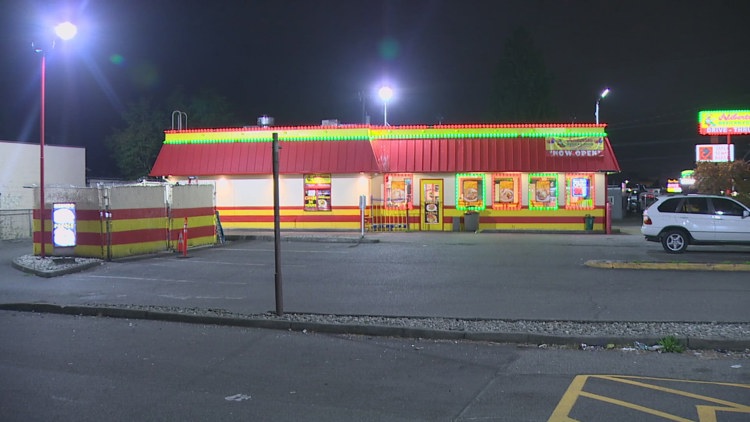  Man shot after altercation in Aliberto's Jr. drive-thru in Seattle 