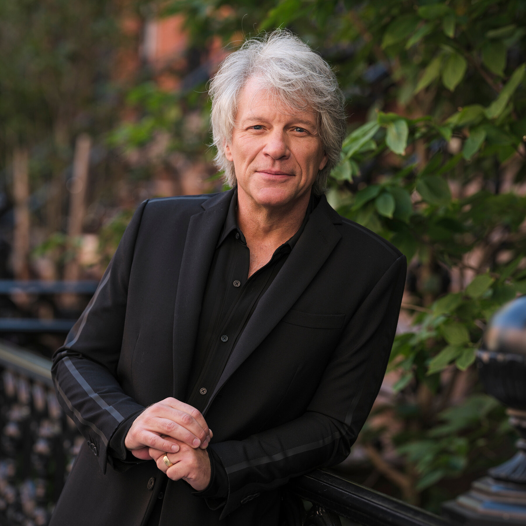  Jon Bon Jovi Helps Woman off Ledge of Bridge 