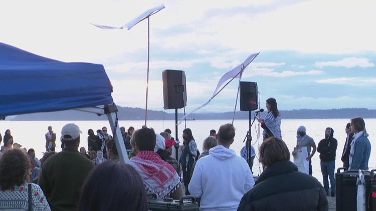  Community hosts memorial for Aysenur Ezgi Eygi at Alki Beach 