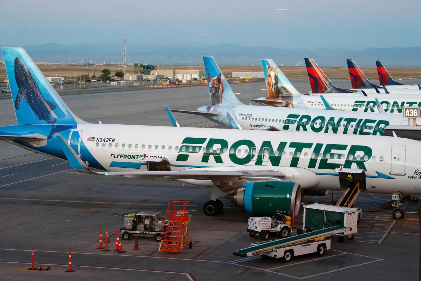  Frontier Airlines flight attendants vote to authorize strike 