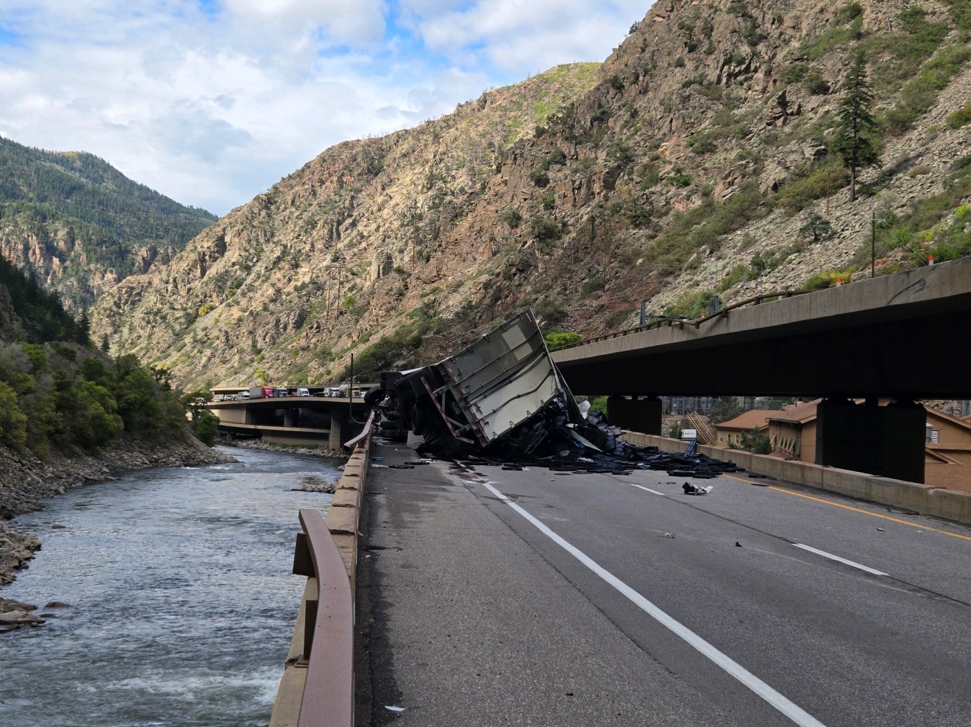  Eastbound Interstate 70 closed through Glenwood Canyon for crash cleanup 