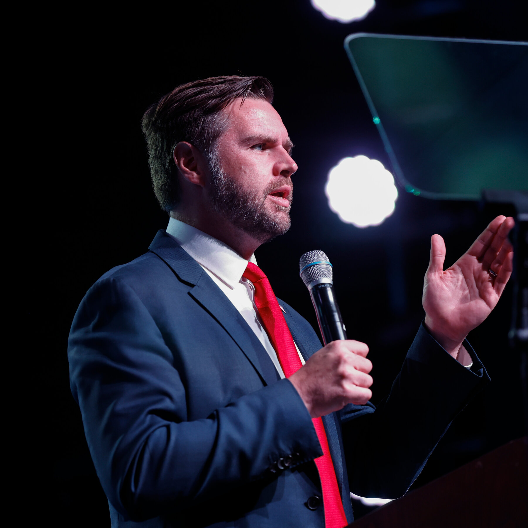  JD Vance to Address Major Republican Donors Just Before Debate 