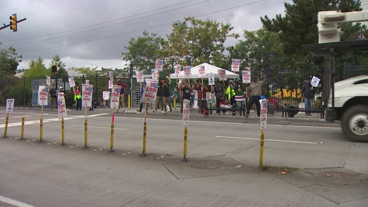  Boeing and striking machinists to meet for negotiations for the first time in over a week 