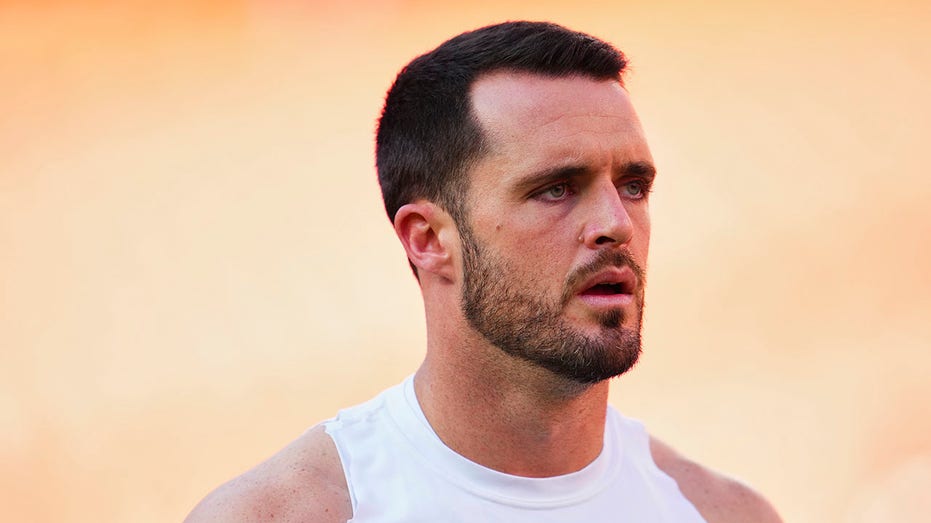  Saints QB Derek Carr likely sidelined for multiple weeks with oblique injury: reports 