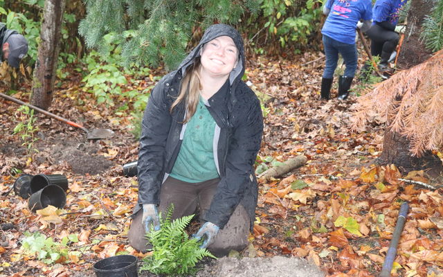  Celebrate Arbor Day planting trees at Lewis Creek Park 