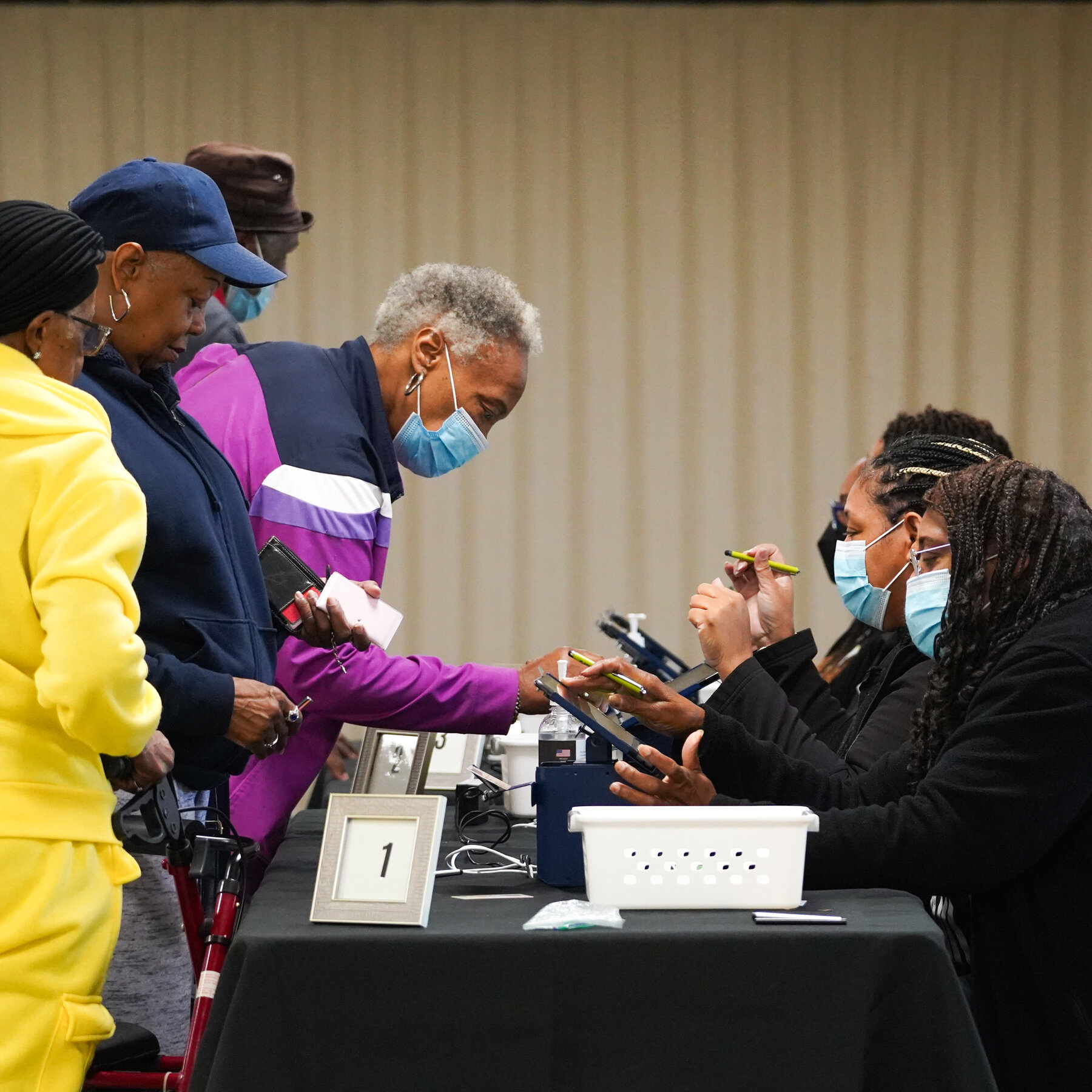  Georgia Officials Report Record Turnout on First Day of Early Voting 