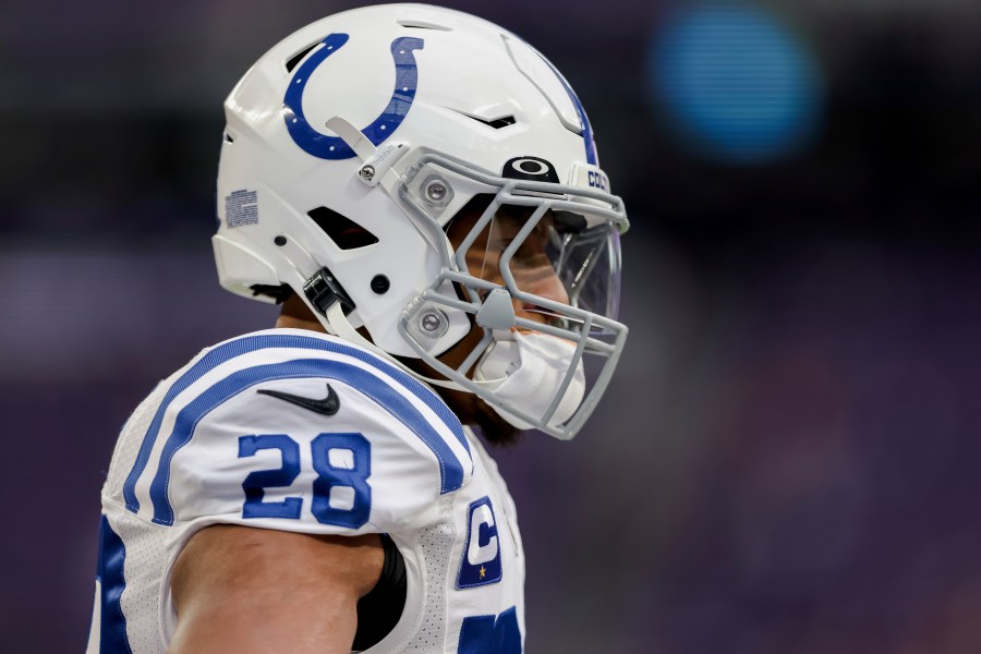  Colts’ Jonathan Taylor ‘pushing forward,’ but ankle injury still keeping him off practice field 