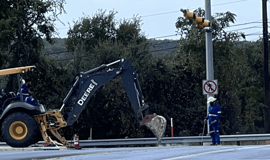  Gas leak shuts down part of FM 620, southbound lanes open 