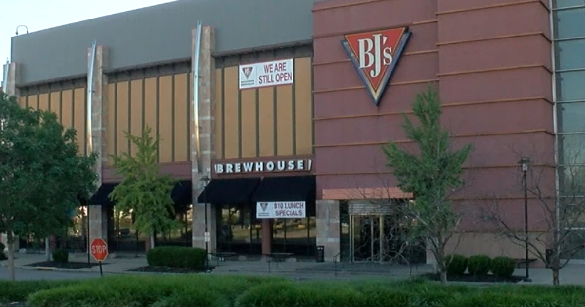  Man charged with murder after stabbing leaves 1 dead at BJ's Brewhouse in Springdale 