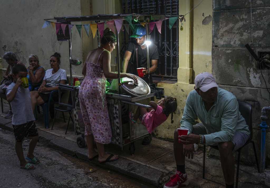  Tropical Storm Oscar heads toward the Bahamas, at least 6 dead in Cuba 