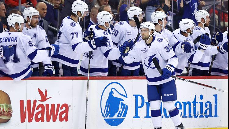  Hagel scores 3, Hedman adds 2 as Lightning beat Devils 8-5 