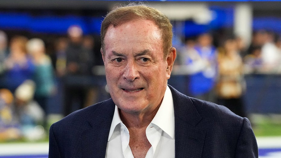  Al Michaels graphic during NFL game highlights his hatred of food group: 'No veggies, baby' 