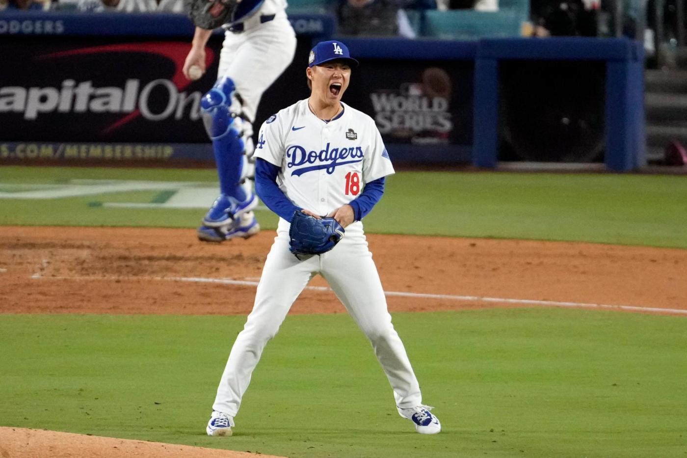  Los Angeles Dodgers beat New York Yankees 4-2 behind starter Yoshinobu Yamamoto to take 2-0 World Series lead 