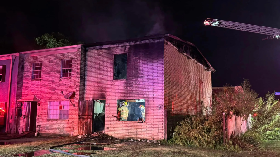  Abandoned New Orleans townhouse destroyed by 2-alarm fire 