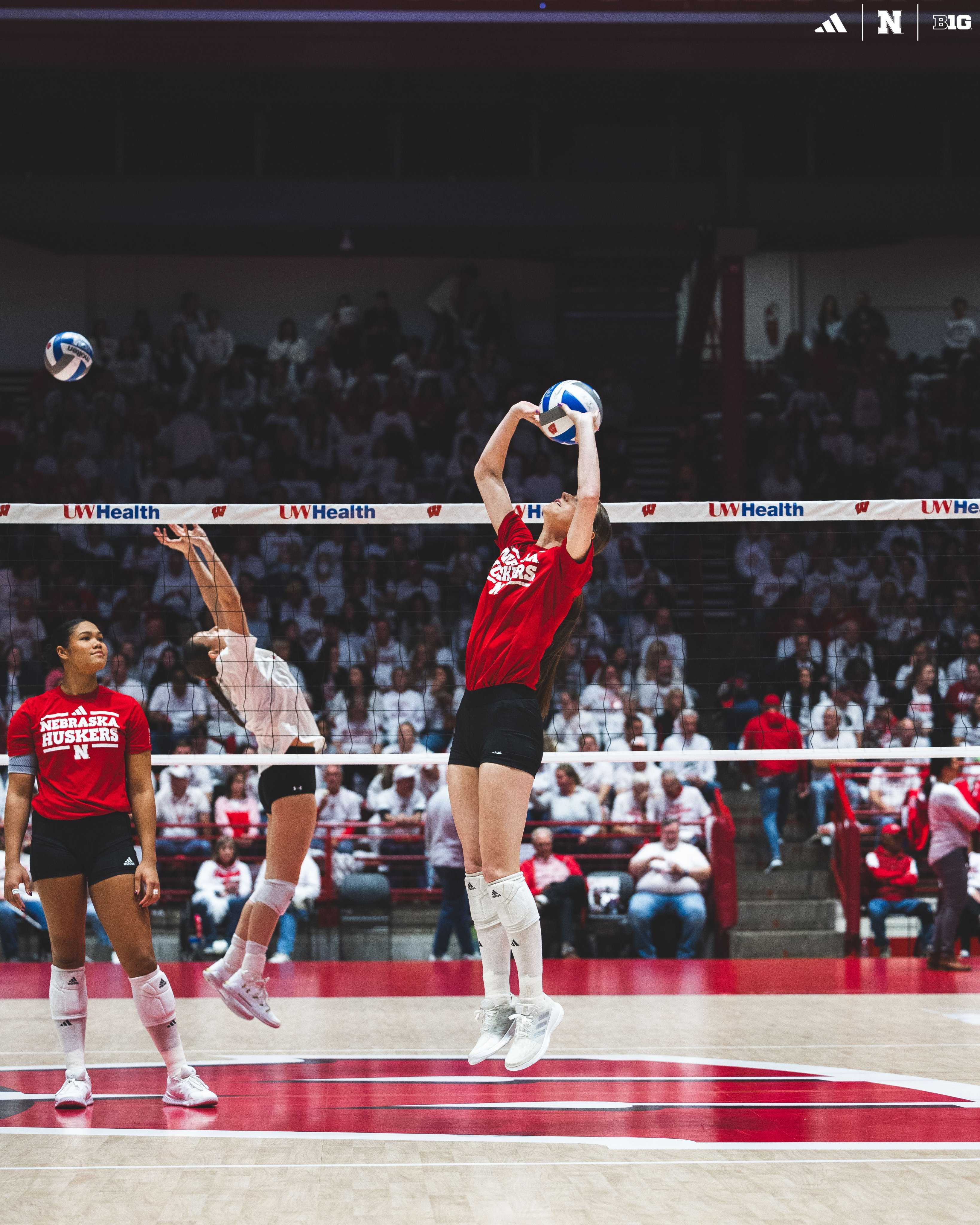  'Lights out in the white out': Nebraska volleyball sweeps Wisconsin in Madison Friday 