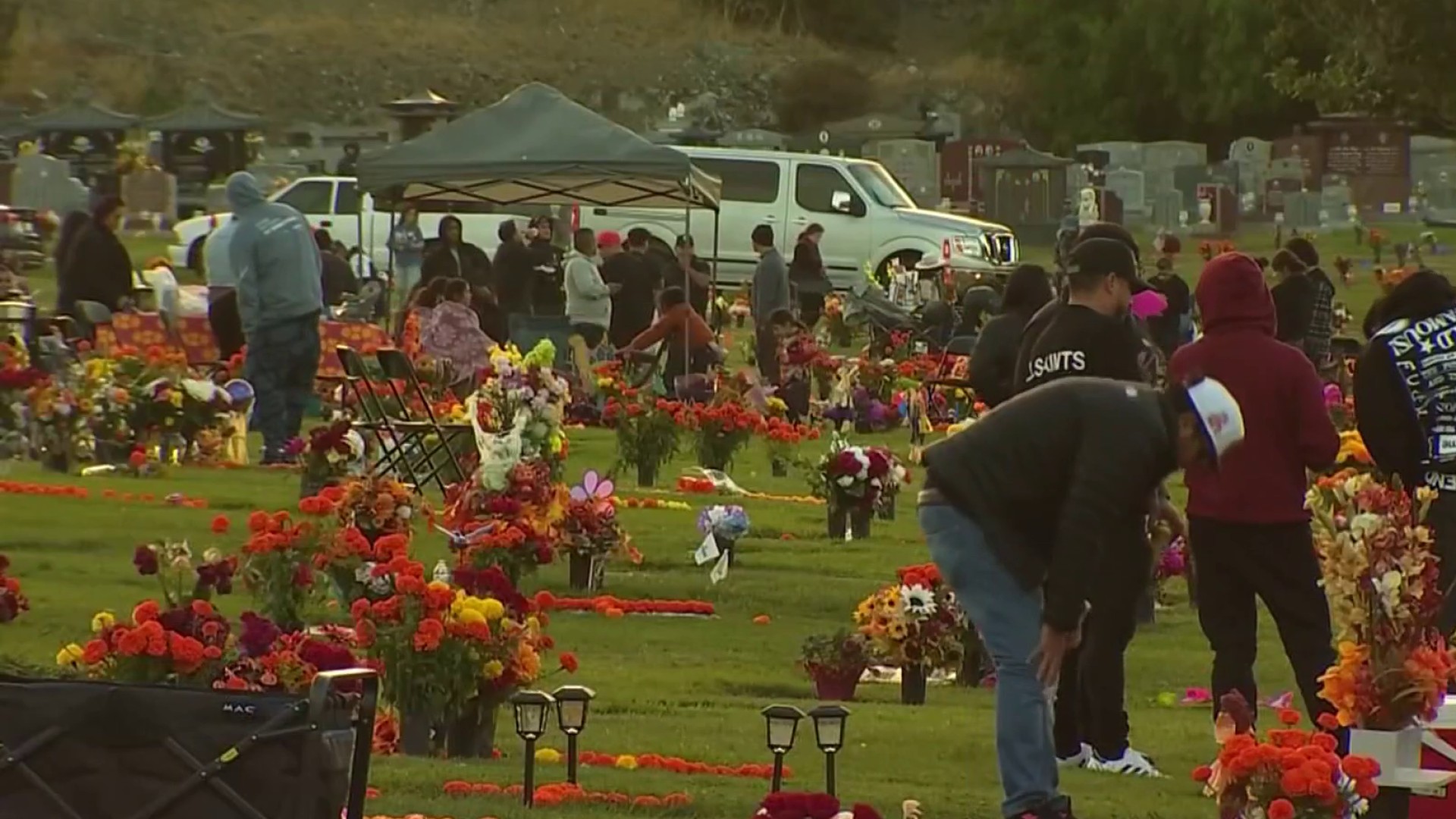  Families honor loved ones for Día de los Muertos at popular San Jose cemetery 