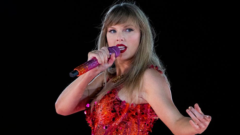  Taylor Swift chooses to attend Chiefs game over Kamala Harris rally on eve of election 