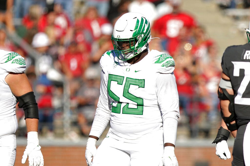  Oregon football offensive lineman Marcus Harper II (left knee) expected to return this season 