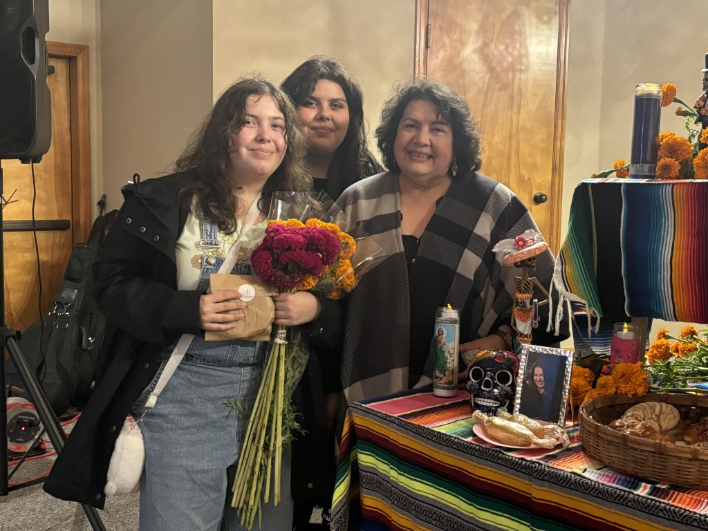  Families remember departed loved ones as Salem cemetery celebrates Día de los Muertos 