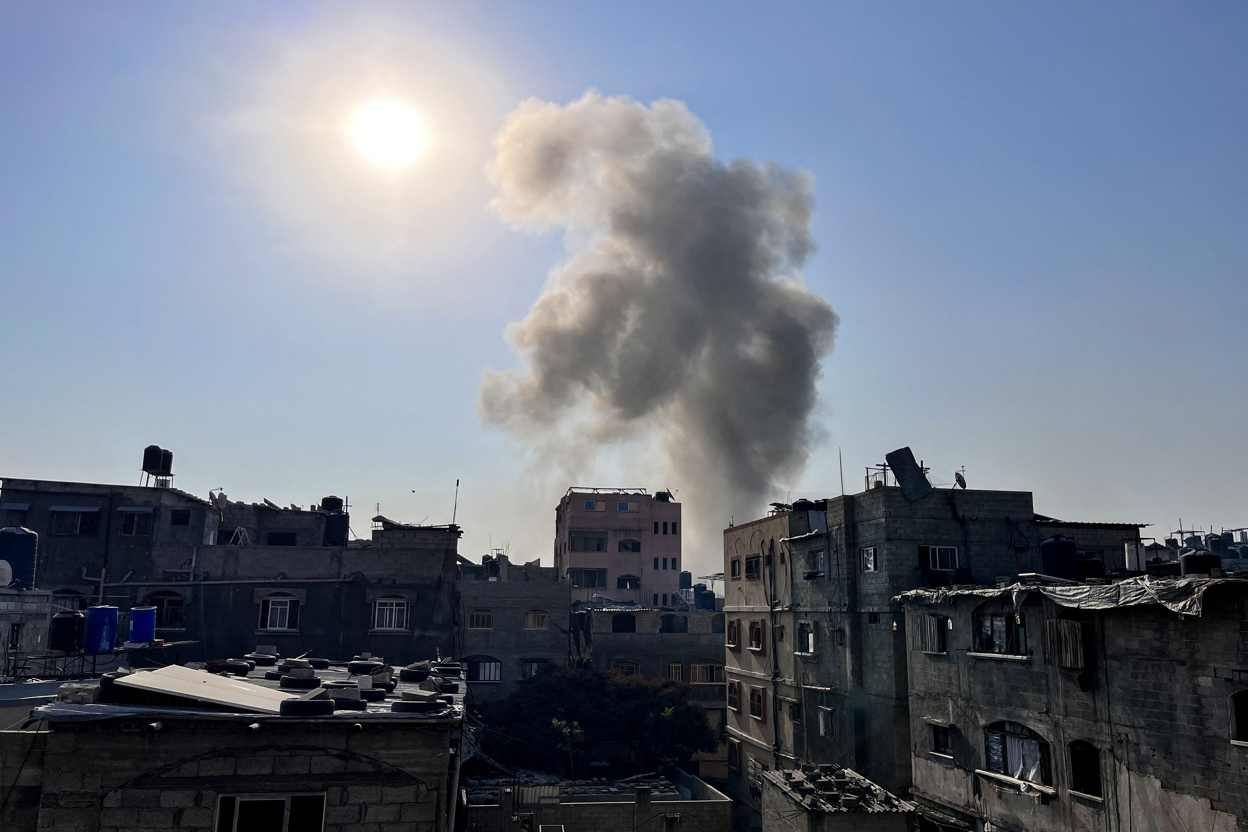  Israeli strikes kill 10 people in Gaza and 2 in the West Bank 