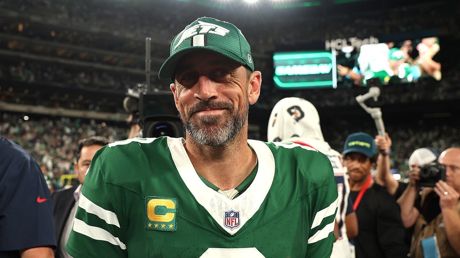  Aaron Rodgers has better chance of winning 2028 election than Super Bowl, gambling site says 