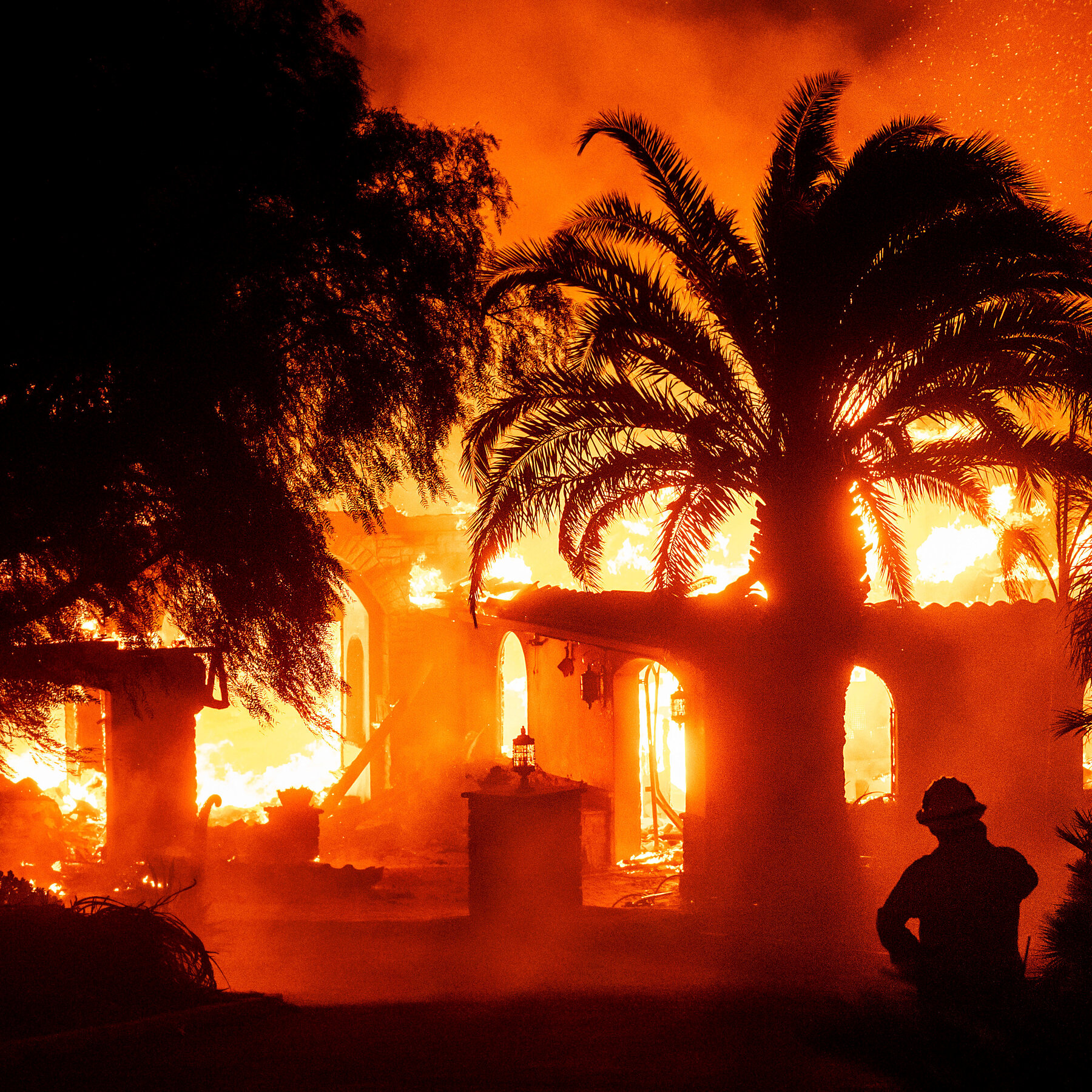  ‘Total Nightmare’ as Wildfire Burns Through Southern California Homes 