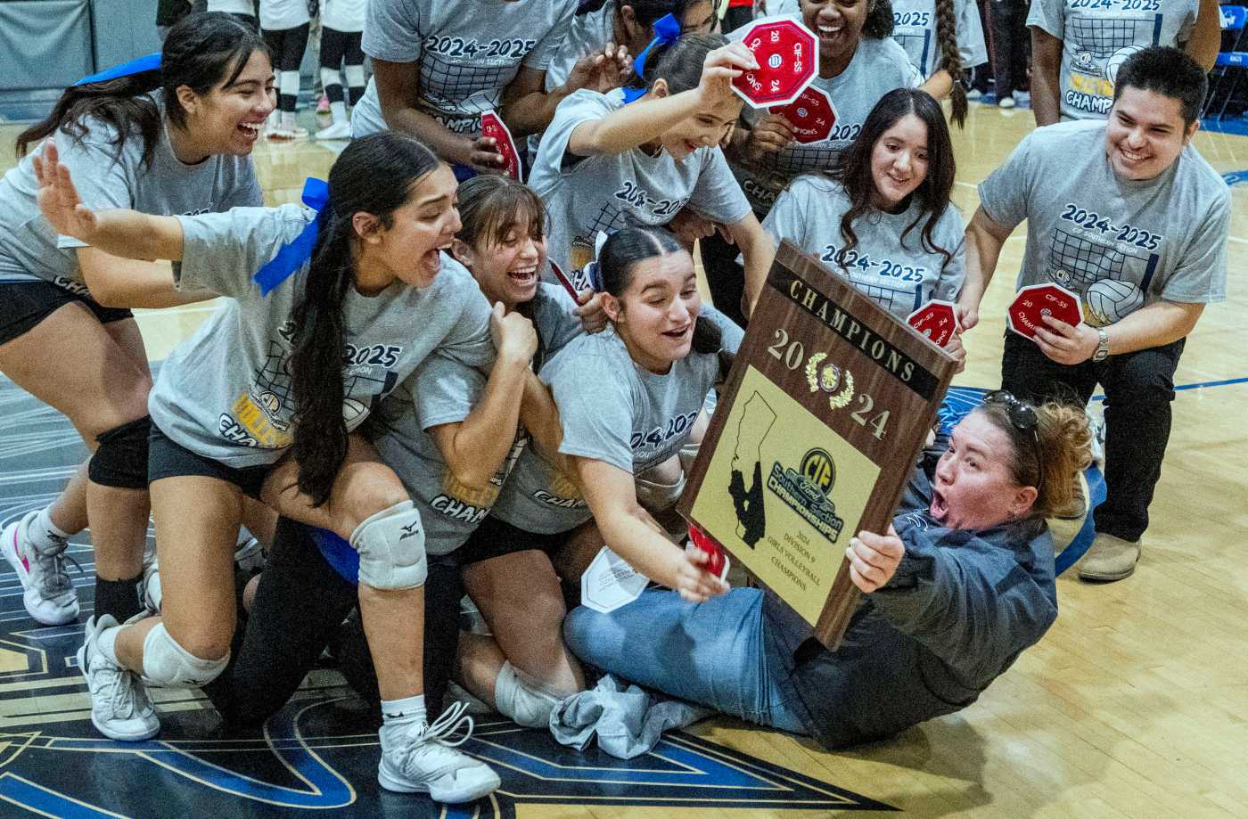  Rialto girls volleyball team sweeps St. Pius X-St. Matthias to win CIF Southern Section Division 9 title 