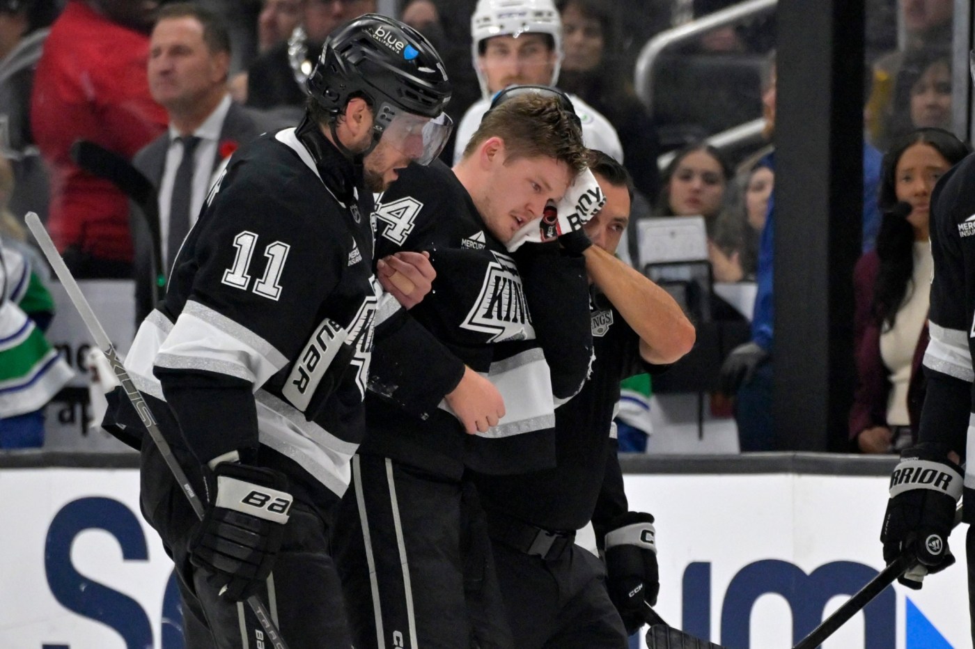  Kings fall to Canucks at home for the first time this season 