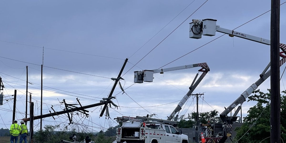  Train downs 16 power lines in Edgerton, Ohio 