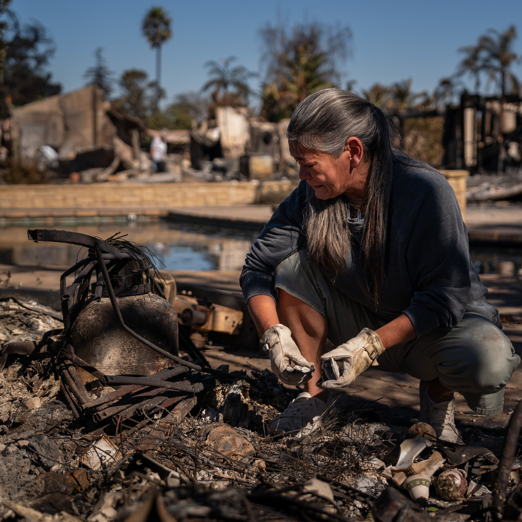  After California Mountain Fire, Residents Return to Find Homes Reduced to Rubble 