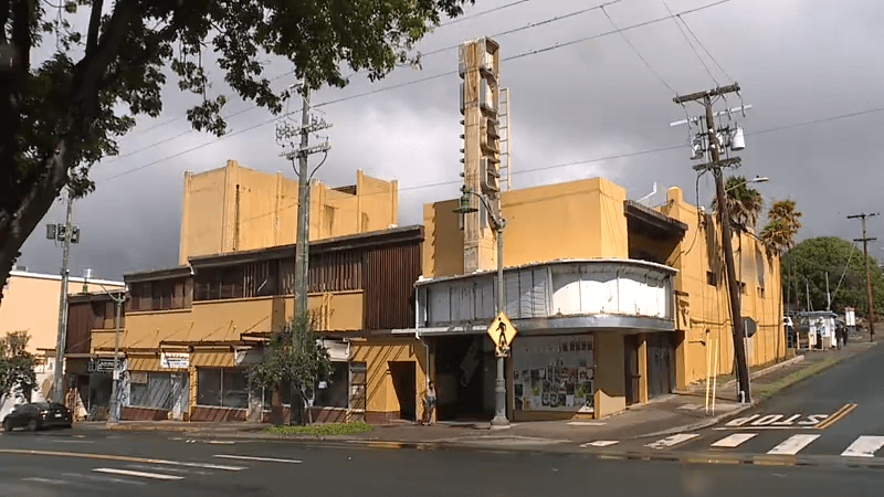  Honolulu Council looking to condemn Queen Theater if owner doesn't renovate 