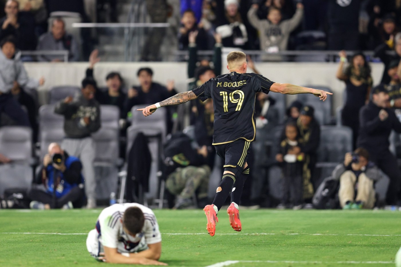  Mateusz Bogusz leads LAFC into MLS conference semifinal 