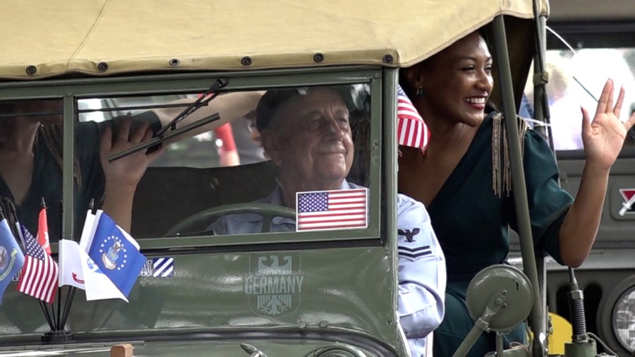  New Orleans Veterans Parade rolls down the streets of Lakeview 