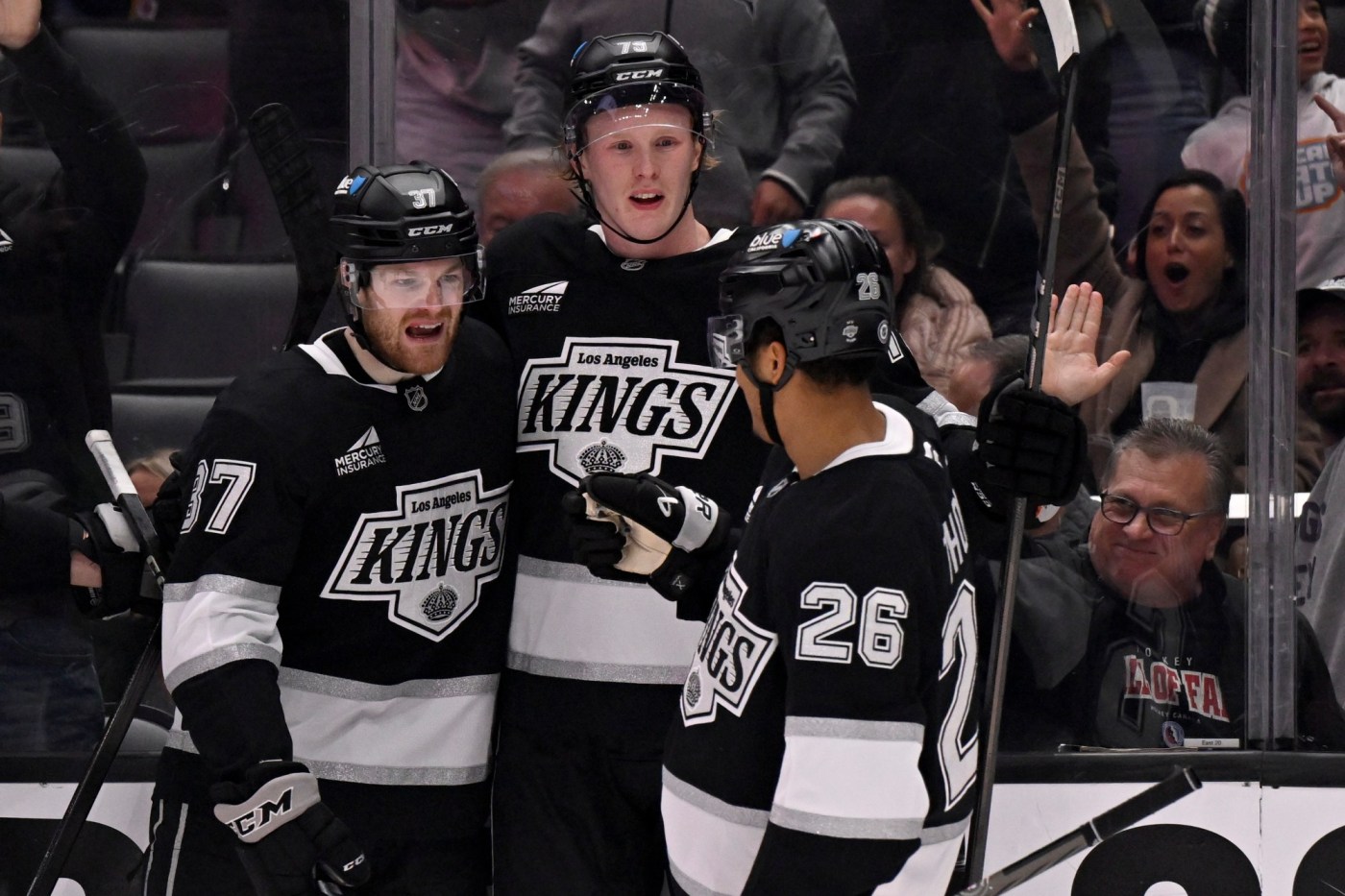  Kings defeat Blue Jackets at home 