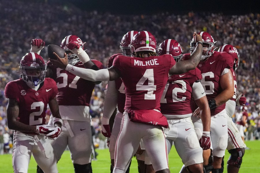  Tide climbs back into AP top 10 after win at LSU, UGA tumbles out with loss to Ole Miss 