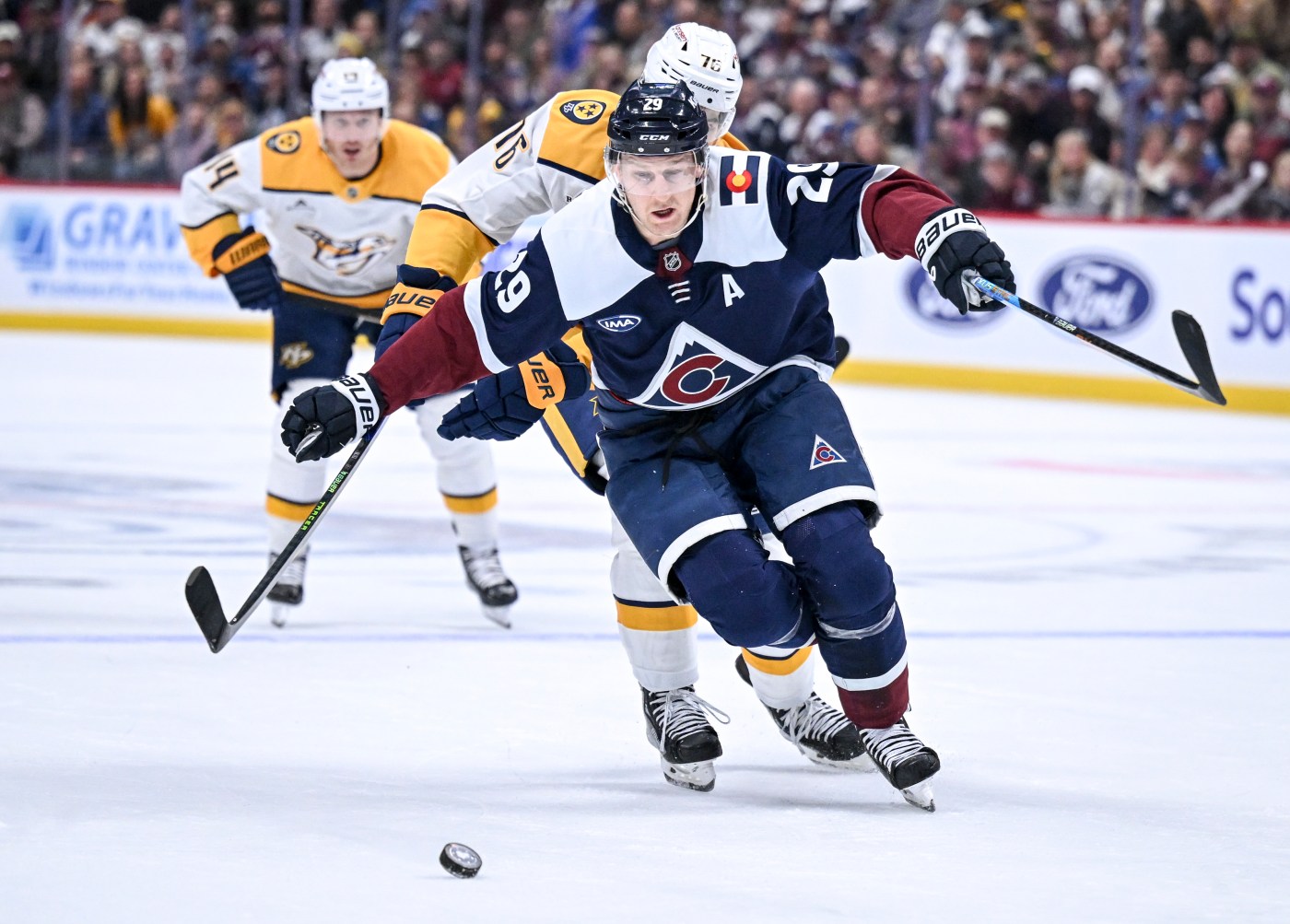  Samuel Girard scores in overtime to help Avalanche fend off Predators 