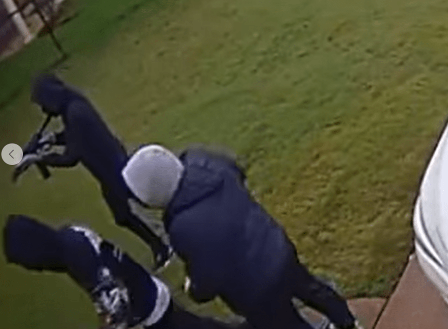  Video: Armed men point guns at home, try to break in 