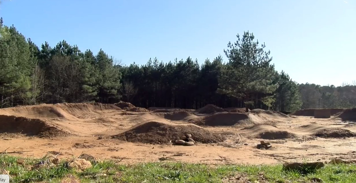  Mountain Bikers Welcome: The New Chauncey-Dover Park Trailhead Pump Track Now Open 