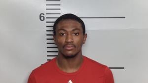  Louisville football defensive back Tayon Holloway charged with assault and felony strangulation 