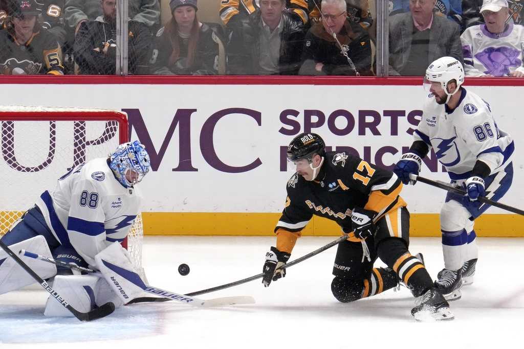  Lightning strikes against the Penguins in OT loss at PPG Paints Arena  