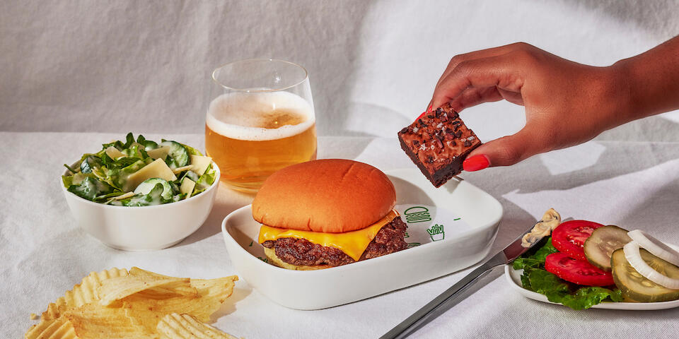  Delta to begin serving Shake Shack burgers on flights starting in December. What to know 