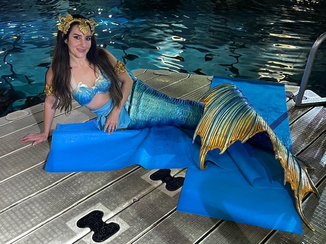  Beautiful and magical mermaids swimming at Audubon Aquarium in New Orleans 