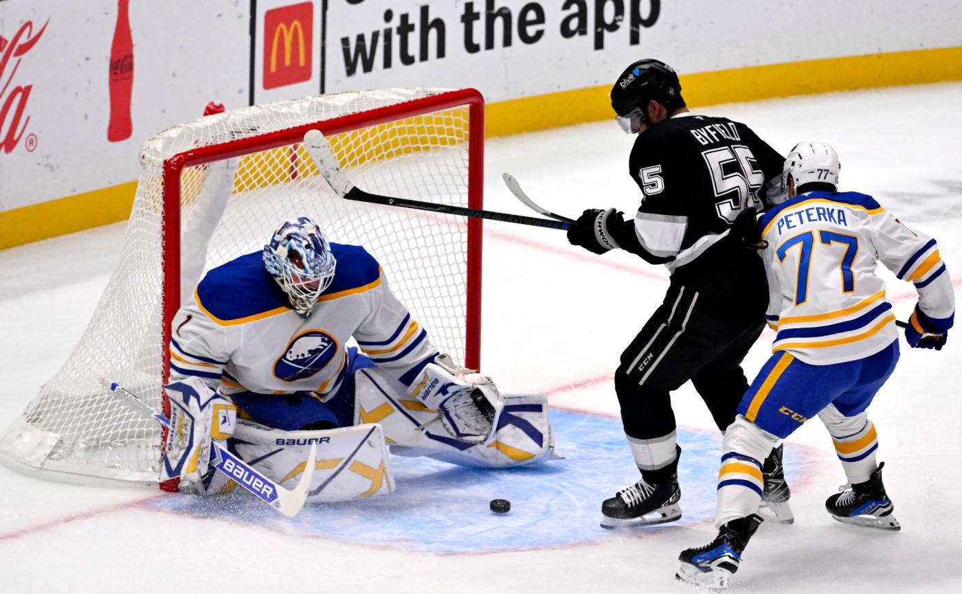  Rested Kings look lethargic in loss to Sabres 