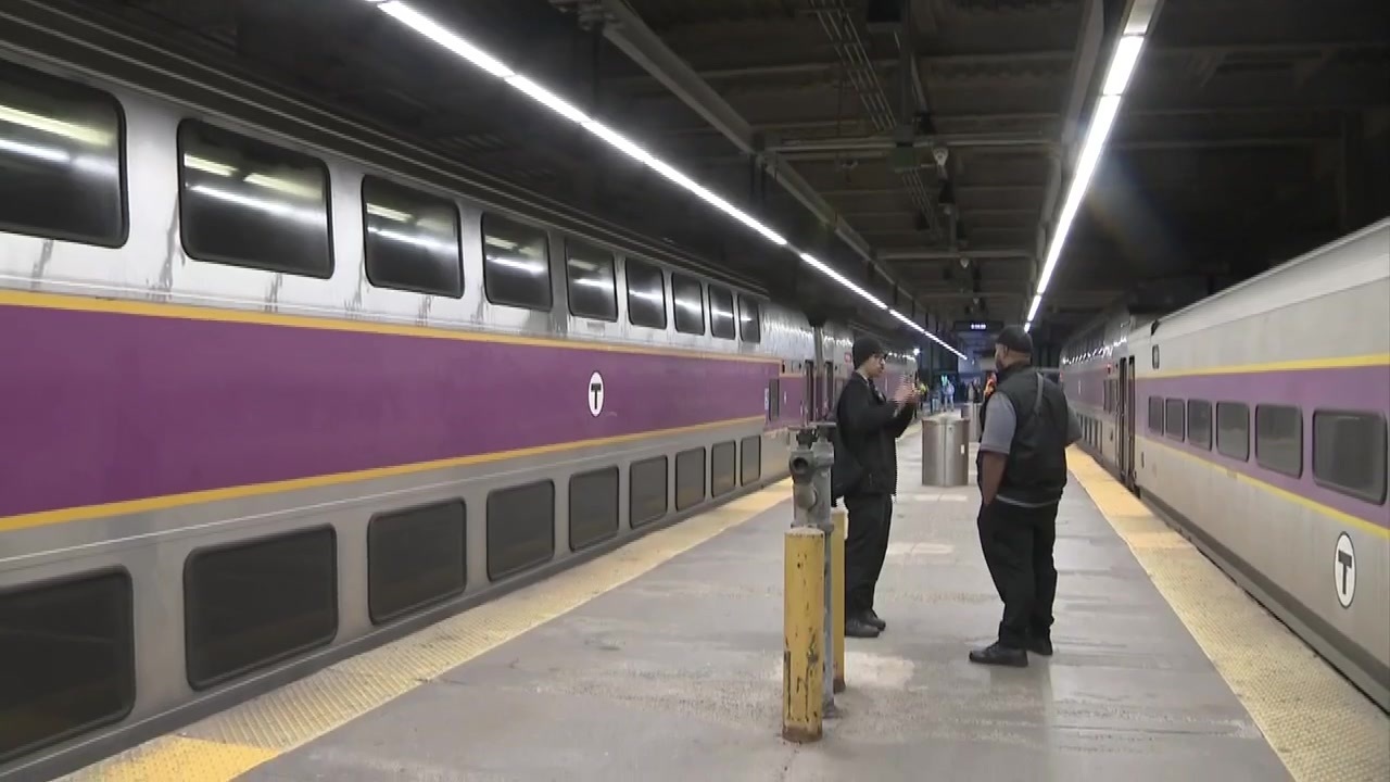  MBTA looking to phase out single-decker Commuter Rail cars 