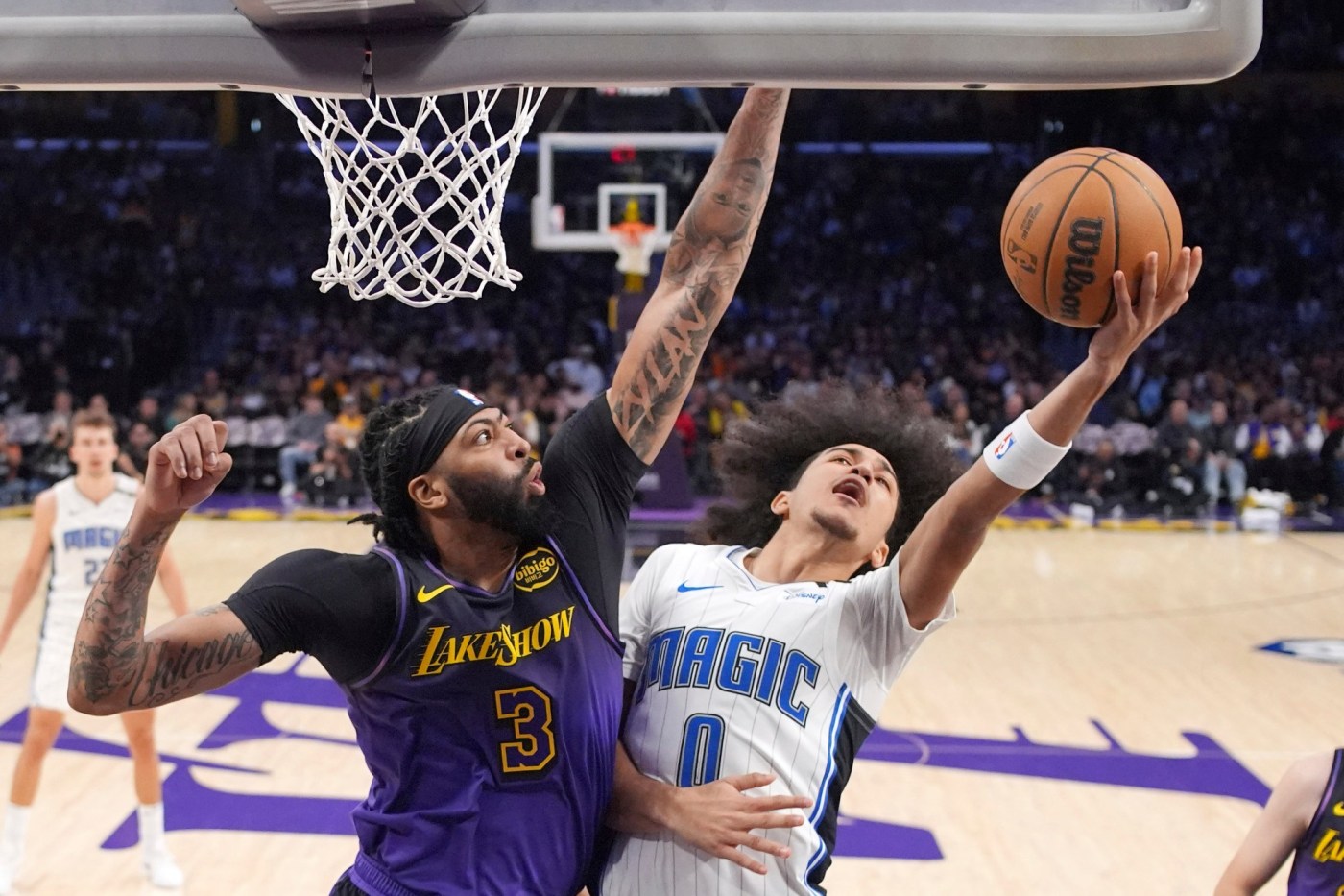   
																Lakers miss crucial free throws as Orlando hands them 1st home loss 
															 