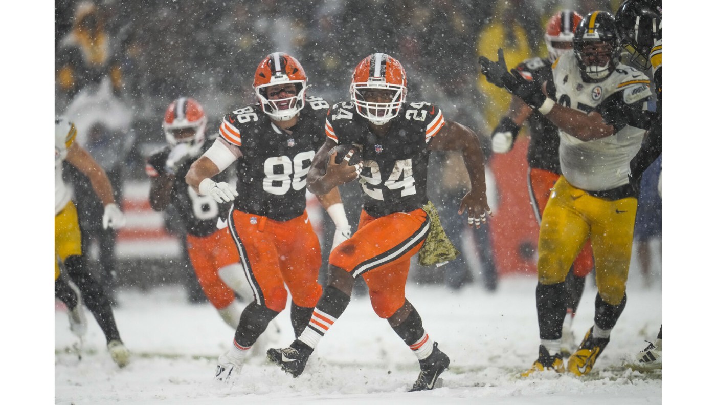  Browns overcome miscues, snow to take down Steelers 